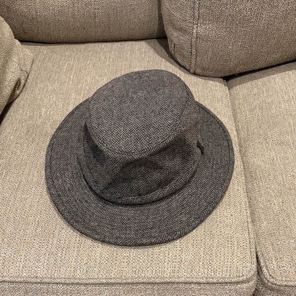 Men's Elegant Gray Herringbone Hat